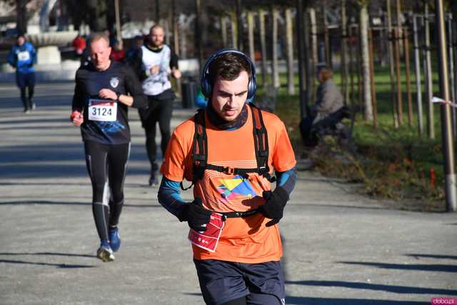 [WIDEO/FOTO] Pobiegli alejkami Parku Centralnego w finałowej odsłonie Grand Prix