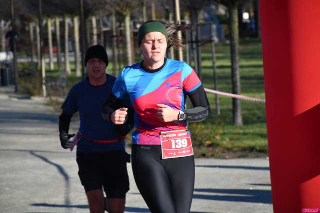 [WIDEO/FOTO] Pobiegli alejkami Parku Centralnego w finałowej odsłonie Grand Prix