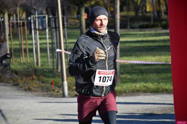 [WIDEO/FOTO] Pobiegli alejkami Parku Centralnego w finałowej odsłonie Grand Prix
