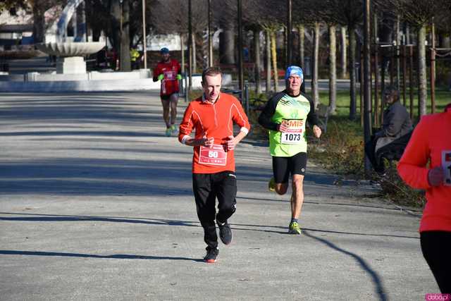 [WIDEO/FOTO] Pobiegli alejkami Parku Centralnego w finałowej odsłonie Grand Prix