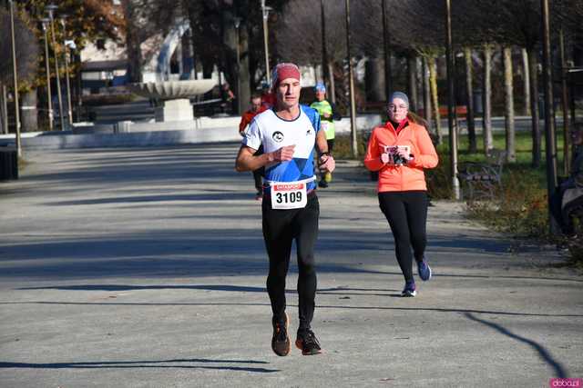 [WIDEO/FOTO] Pobiegli alejkami Parku Centralnego w finałowej odsłonie Grand Prix