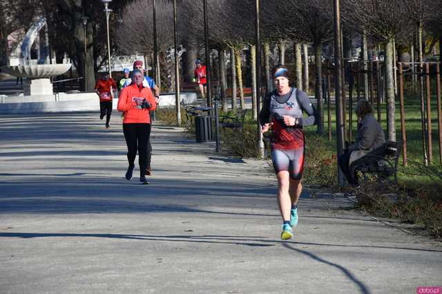 [WIDEO/FOTO] Pobiegli alejkami Parku Centralnego w finałowej odsłonie Grand Prix
