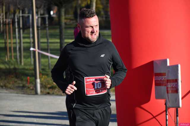 [WIDEO/FOTO] Pobiegli alejkami Parku Centralnego w finałowej odsłonie Grand Prix