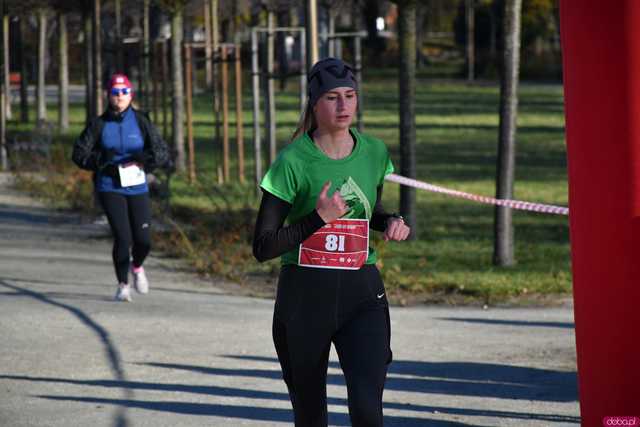 [WIDEO/FOTO] Pobiegli alejkami Parku Centralnego w finałowej odsłonie Grand Prix