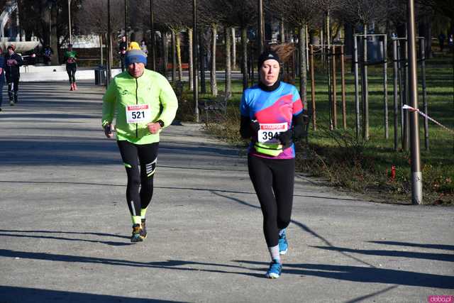 [WIDEO/FOTO] Pobiegli alejkami Parku Centralnego w finałowej odsłonie Grand Prix
