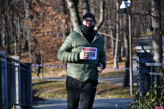[WIDEO/FOTO] Pobiegli alejkami Parku Centralnego w finałowej odsłonie Grand Prix