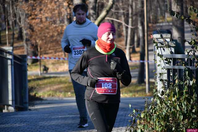 [WIDEO/FOTO] Pobiegli alejkami Parku Centralnego w finałowej odsłonie Grand Prix