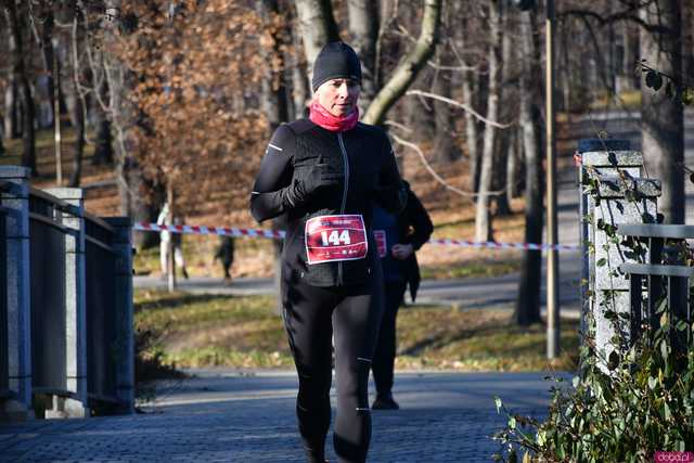 [WIDEO/FOTO] Pobiegli alejkami Parku Centralnego w finałowej odsłonie Grand Prix