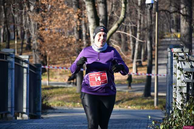 [WIDEO/FOTO] Pobiegli alejkami Parku Centralnego w finałowej odsłonie Grand Prix