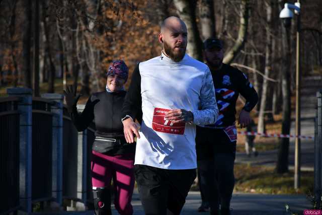 [WIDEO/FOTO] Pobiegli alejkami Parku Centralnego w finałowej odsłonie Grand Prix