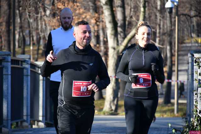 [WIDEO/FOTO] Pobiegli alejkami Parku Centralnego w finałowej odsłonie Grand Prix