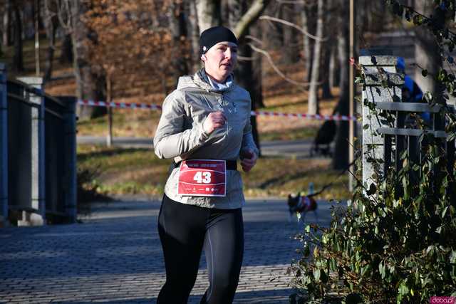 [WIDEO/FOTO] Pobiegli alejkami Parku Centralnego w finałowej odsłonie Grand Prix