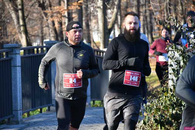[WIDEO/FOTO] Pobiegli alejkami Parku Centralnego w finałowej odsłonie Grand Prix
