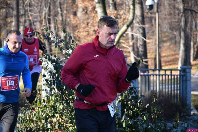 [WIDEO/FOTO] Pobiegli alejkami Parku Centralnego w finałowej odsłonie Grand Prix