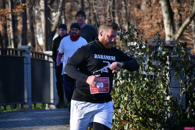 [WIDEO/FOTO] Pobiegli alejkami Parku Centralnego w finałowej odsłonie Grand Prix