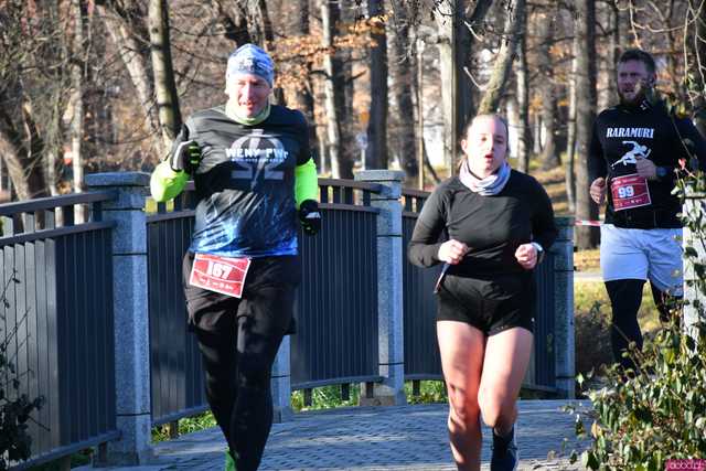 [WIDEO/FOTO] Pobiegli alejkami Parku Centralnego w finałowej odsłonie Grand Prix