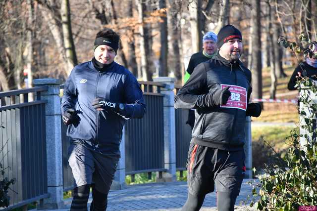 [WIDEO/FOTO] Pobiegli alejkami Parku Centralnego w finałowej odsłonie Grand Prix