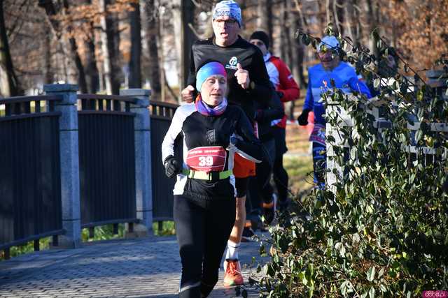 [WIDEO/FOTO] Pobiegli alejkami Parku Centralnego w finałowej odsłonie Grand Prix