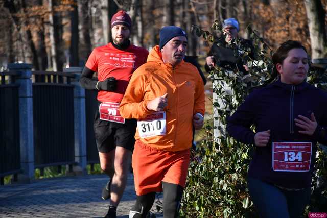 [WIDEO/FOTO] Pobiegli alejkami Parku Centralnego w finałowej odsłonie Grand Prix