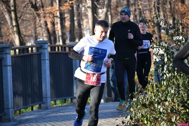 [WIDEO/FOTO] Pobiegli alejkami Parku Centralnego w finałowej odsłonie Grand Prix