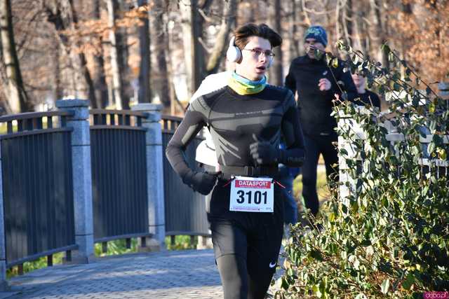 [WIDEO/FOTO] Pobiegli alejkami Parku Centralnego w finałowej odsłonie Grand Prix