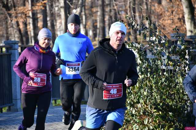 [WIDEO/FOTO] Pobiegli alejkami Parku Centralnego w finałowej odsłonie Grand Prix