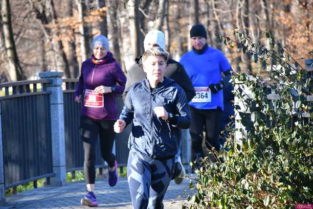 [WIDEO/FOTO] Pobiegli alejkami Parku Centralnego w finałowej odsłonie Grand Prix