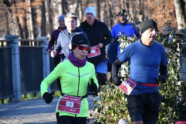 [WIDEO/FOTO] Pobiegli alejkami Parku Centralnego w finałowej odsłonie Grand Prix