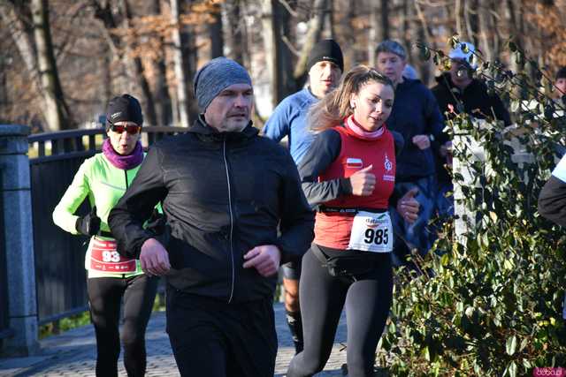 [WIDEO/FOTO] Pobiegli alejkami Parku Centralnego w finałowej odsłonie Grand Prix