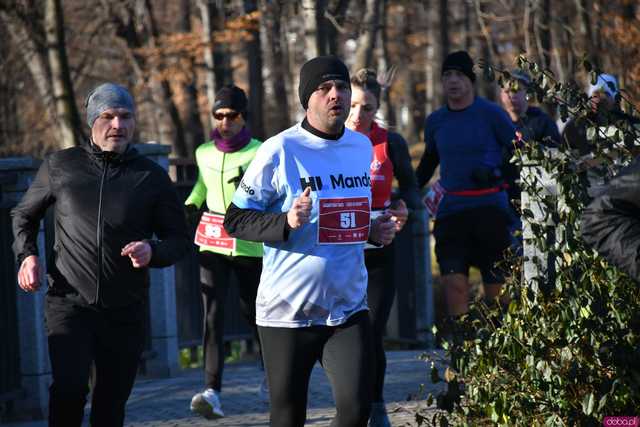 [WIDEO/FOTO] Pobiegli alejkami Parku Centralnego w finałowej odsłonie Grand Prix
