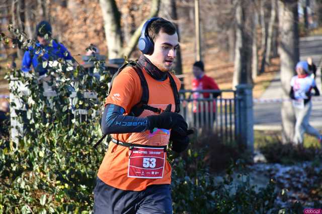 [WIDEO/FOTO] Pobiegli alejkami Parku Centralnego w finałowej odsłonie Grand Prix