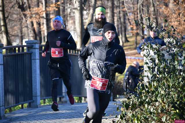 [WIDEO/FOTO] Pobiegli alejkami Parku Centralnego w finałowej odsłonie Grand Prix