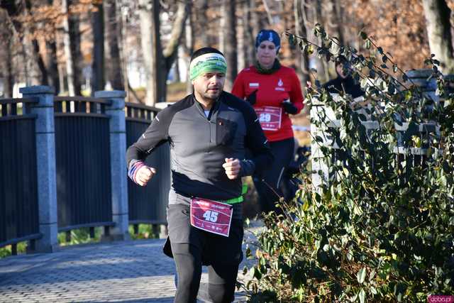 [WIDEO/FOTO] Pobiegli alejkami Parku Centralnego w finałowej odsłonie Grand Prix