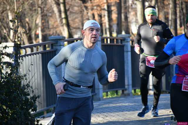 [WIDEO/FOTO] Pobiegli alejkami Parku Centralnego w finałowej odsłonie Grand Prix