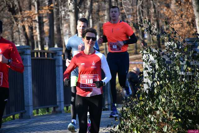 [WIDEO/FOTO] Pobiegli alejkami Parku Centralnego w finałowej odsłonie Grand Prix