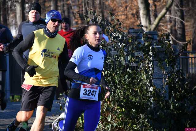 [WIDEO/FOTO] Pobiegli alejkami Parku Centralnego w finałowej odsłonie Grand Prix