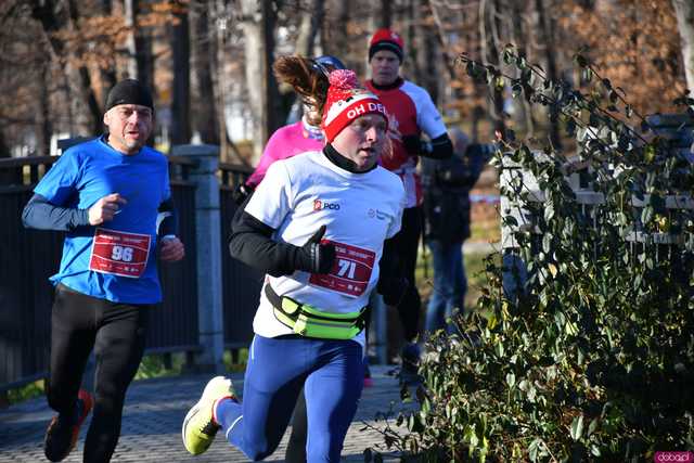 [WIDEO/FOTO] Pobiegli alejkami Parku Centralnego w finałowej odsłonie Grand Prix