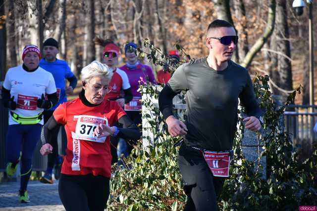 [WIDEO/FOTO] Pobiegli alejkami Parku Centralnego w finałowej odsłonie Grand Prix