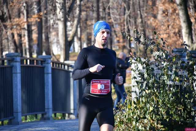 [WIDEO/FOTO] Pobiegli alejkami Parku Centralnego w finałowej odsłonie Grand Prix