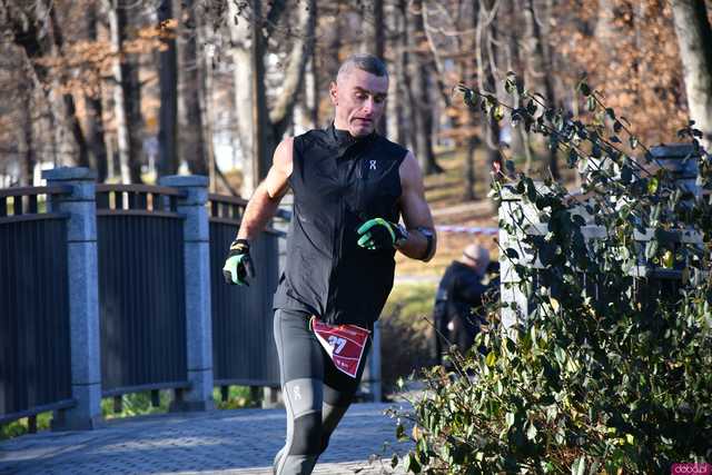[WIDEO/FOTO] Pobiegli alejkami Parku Centralnego w finałowej odsłonie Grand Prix