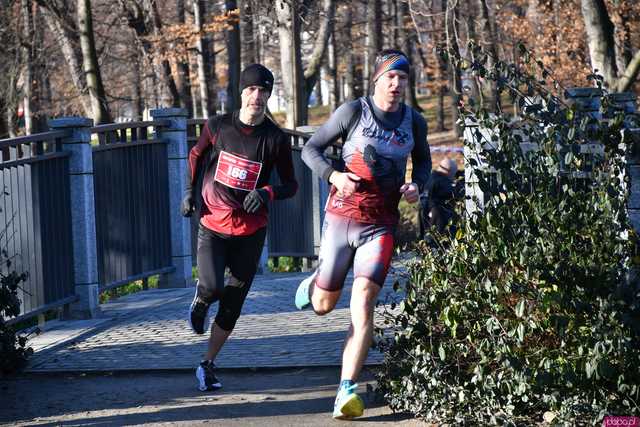 [WIDEO/FOTO] Pobiegli alejkami Parku Centralnego w finałowej odsłonie Grand Prix