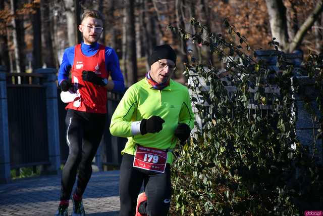 [WIDEO/FOTO] Pobiegli alejkami Parku Centralnego w finałowej odsłonie Grand Prix
