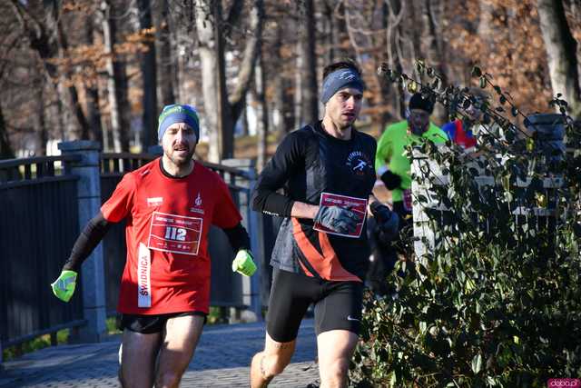 [WIDEO/FOTO] Pobiegli alejkami Parku Centralnego w finałowej odsłonie Grand Prix
