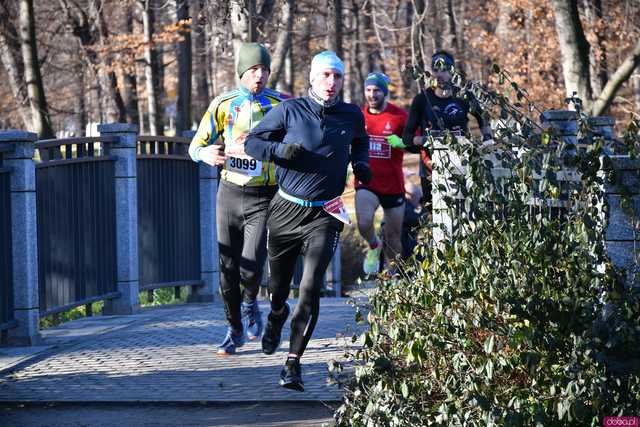 [WIDEO/FOTO] Pobiegli alejkami Parku Centralnego w finałowej odsłonie Grand Prix