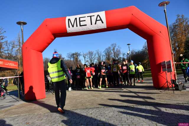 [WIDEO/FOTO] Pobiegli alejkami Parku Centralnego w finałowej odsłonie Grand Prix