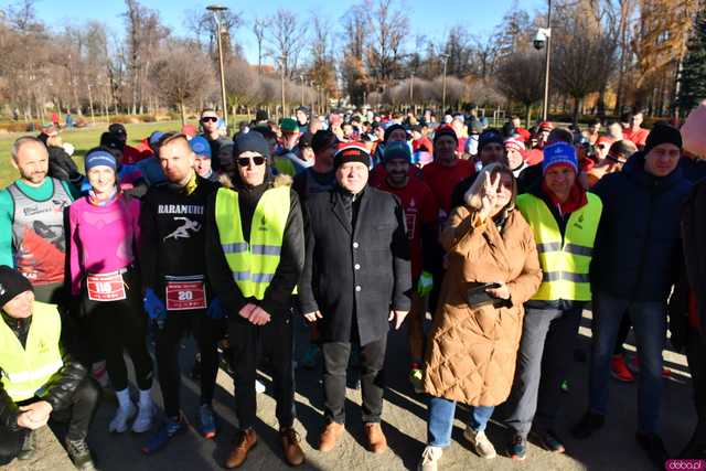 [WIDEO/FOTO] Pobiegli alejkami Parku Centralnego w finałowej odsłonie Grand Prix