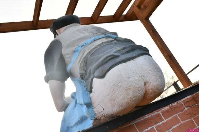 [FOTO] Srający Chłopek pod Świdnicą. Poznajcie historię tej oryginalnej rzeźby!