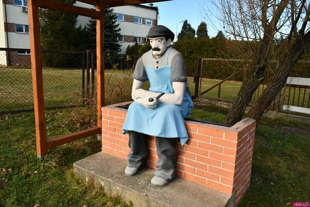 [FOTO] Srający Chłopek pod Świdnicą. Poznajcie historię tej oryginalnej rzeźby!