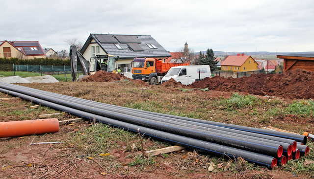 [FOTO] Trwają inwestycje mieszkaniowe i modernizacja oczyszczalni ścieków w gminie Dobromierz
