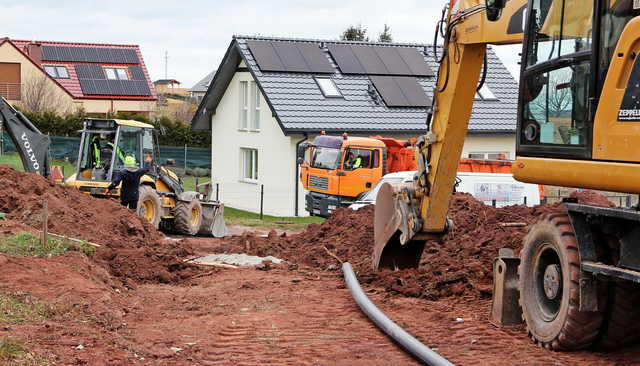 [FOTO] Trwają inwestycje mieszkaniowe i modernizacja oczyszczalni ścieków w gminie Dobromierz